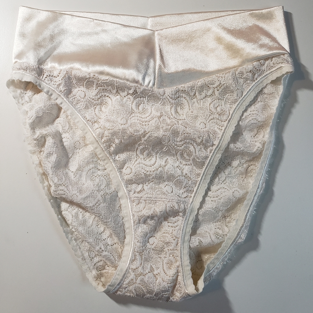 Ladies Wonderbra underwear
